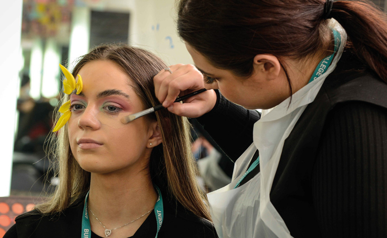 Media Make up students in the salon