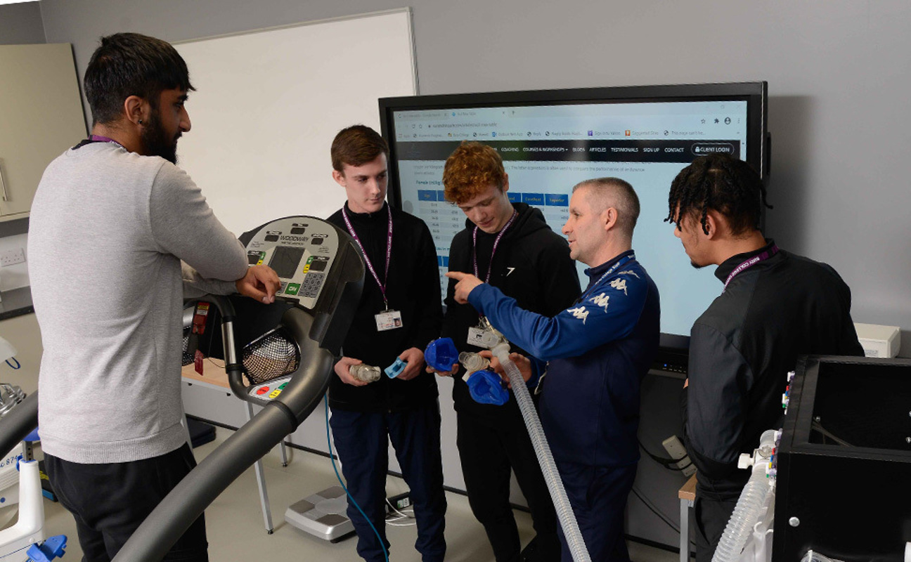 Sports students using the fitness laboratory