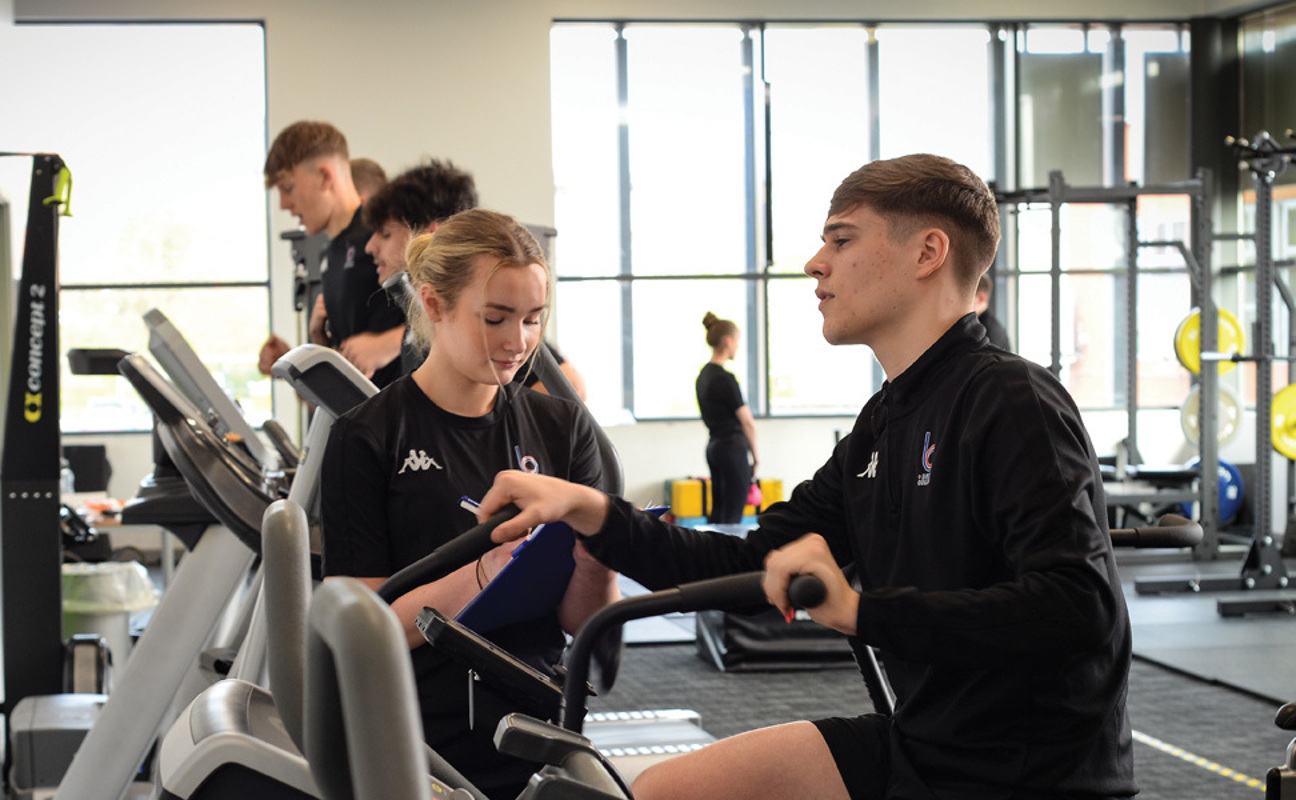 Students in the Sports Fitness Suite